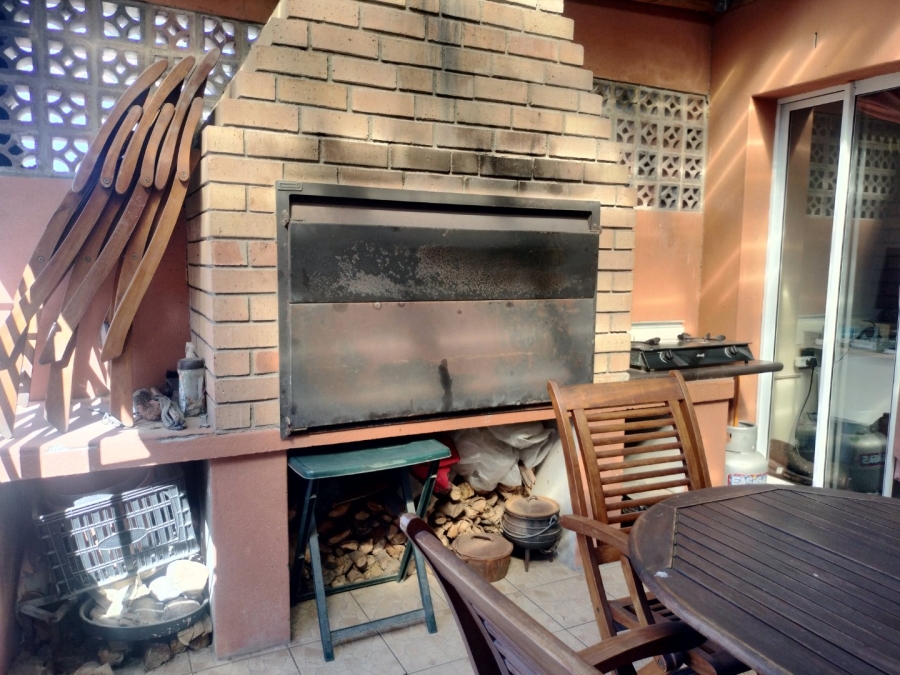  Bedroom Property for Sale in Silwood Heights Western Cape